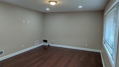 476 Whittier Ave in Levittown, NY - Building Photo - Building Photo