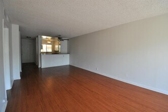 12245 Chandler Blvd, Unit 209 in Los Angeles, CA - Building Photo - Building Photo