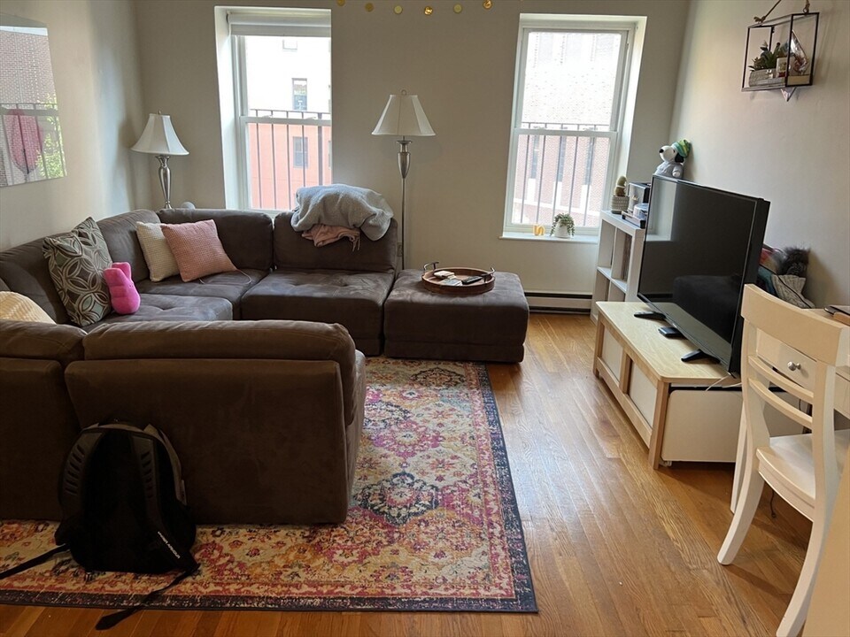 222 North St in Boston, MA - Building Photo