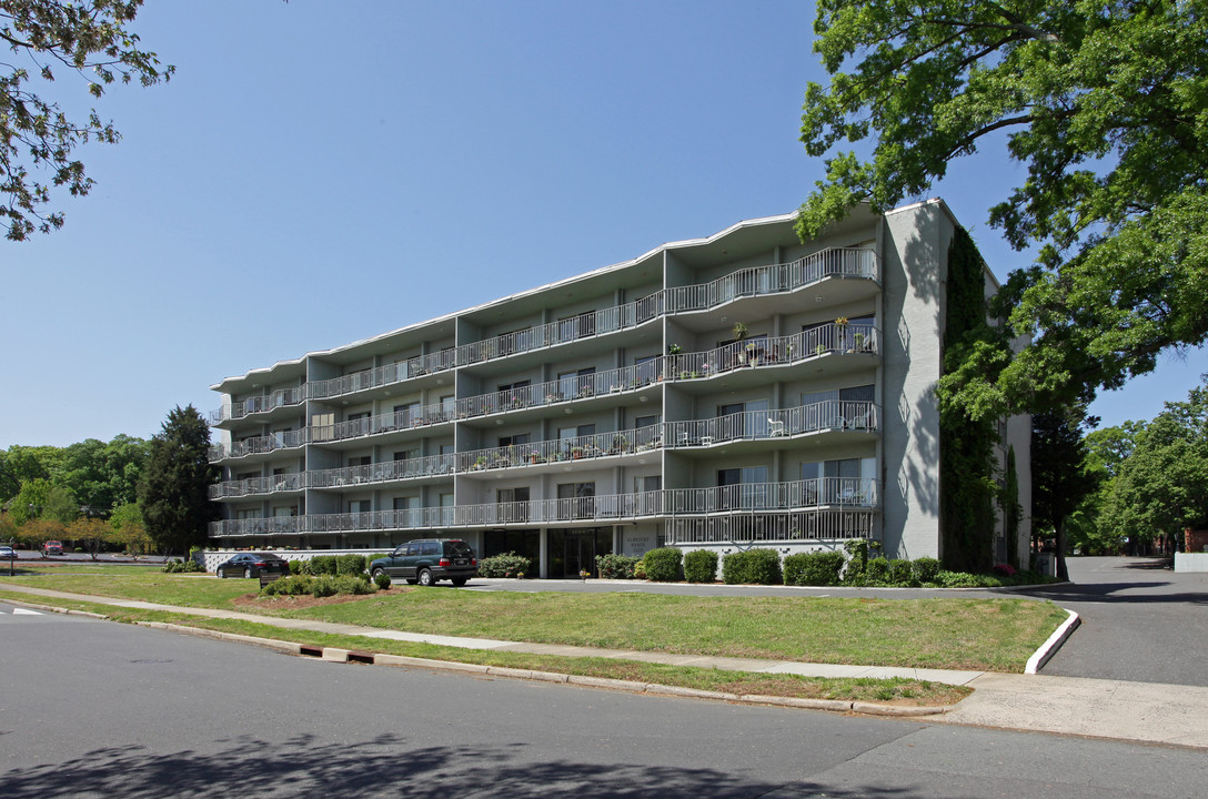 Albrecht Manor in Charlotte, NC - Building Photo