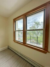 1989 Cruger Ave-Unit -2 in Bronx, NY - Building Photo - Building Photo