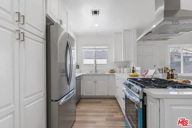 9588 W Olympic Blvd in Beverly Hills, CA - Building Photo - Building Photo