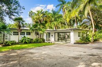 358 NE 85th St in El Portal, FL - Building Photo - Building Photo