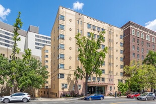 Capital Plaza Apartments in Washington, DC - Building Photo