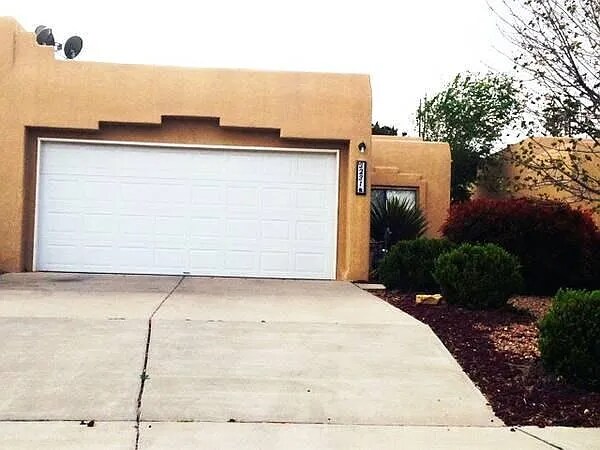 3231 Schumacher St NW in Albuquerque, NM - Foto de edificio