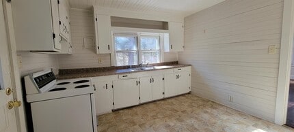 207 Bell St in Cherryville, NC - Building Photo - Building Photo