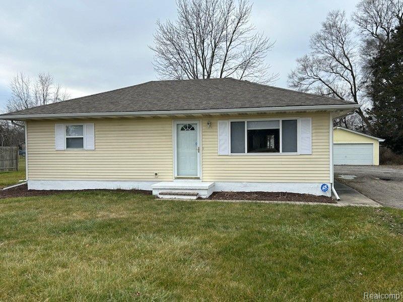 6106 S Dort Hwy in Grand Blanc, MI - Building Photo