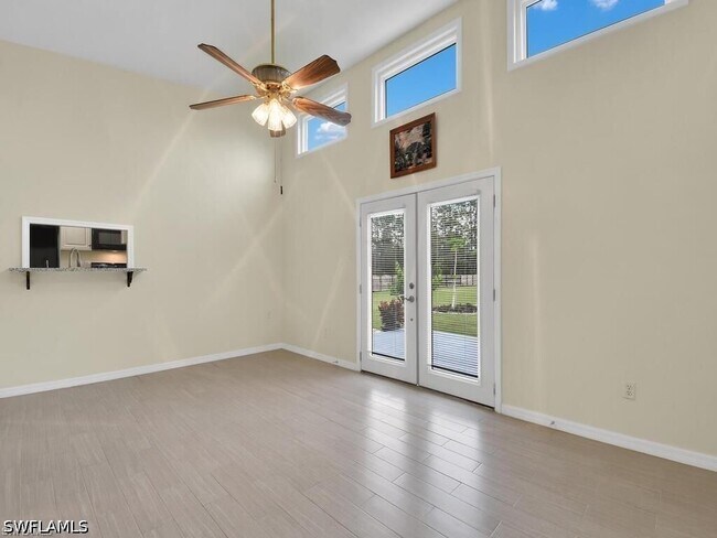 260 12th St SE in Naples, FL - Building Photo - Building Photo