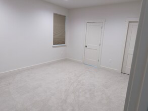 14812 2nd St NE in Moses Lake, WA - Foto de edificio - Building Photo