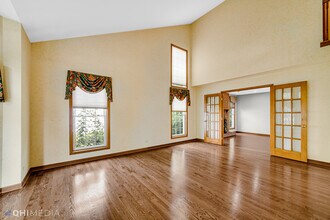 1341 E Thacker St in Schaumburg, IL - Building Photo - Building Photo