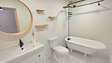 325 E Plymouth Ave in DeLand, FL - Foto de edificio - Building Photo