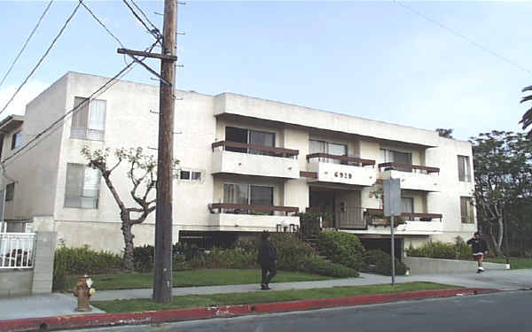 6929 Coldwater Canyon Ave in North Hollywood, CA - Building Photo - Building Photo