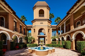 Madison Gateway in St. Petersburg, FL - Foto de edificio - Building Photo