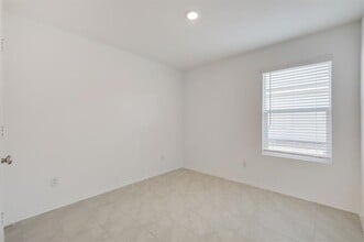 2625 Kingsman Dr in Fort Worth, TX - Building Photo - Building Photo