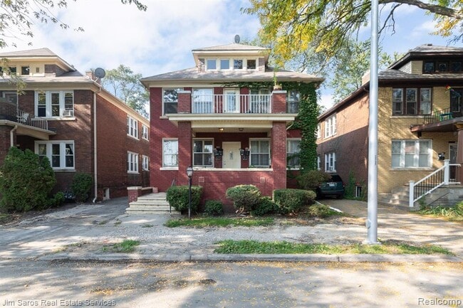 843 Beaconsfield Ave, Unit 1S in Grosse Pointe Park, MI - Building Photo - Building Photo