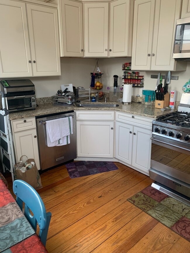 245 Lincoln St in Savannah, GA - Foto de edificio - Building Photo