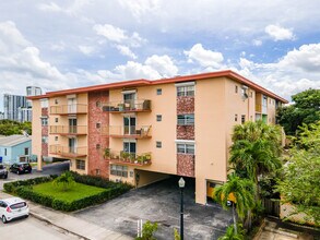 Fillmore Condominium Apartments in Hollywood, FL - Building Photo - Building Photo