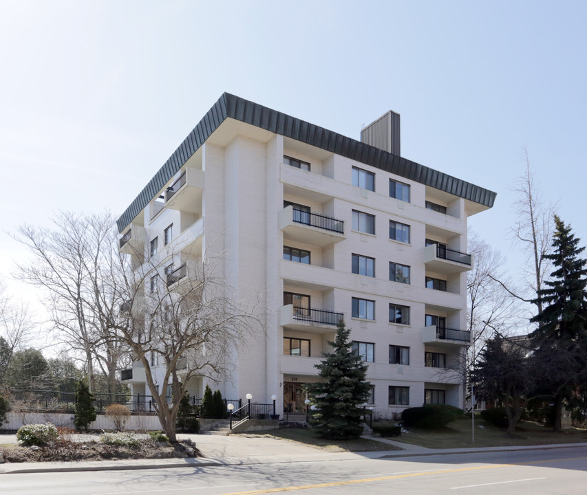 370 Lakeshore Rd E in Oakville, ON - Building Photo