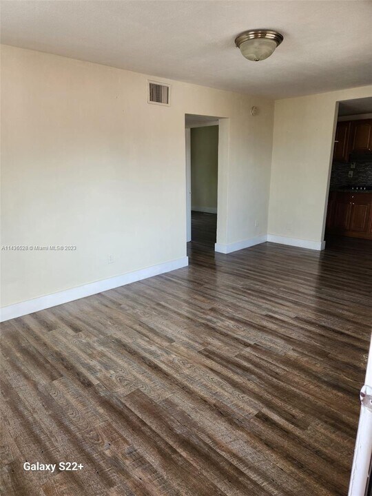 107 SW 18th Ct-Unit -8 in Miami, FL - Building Photo
