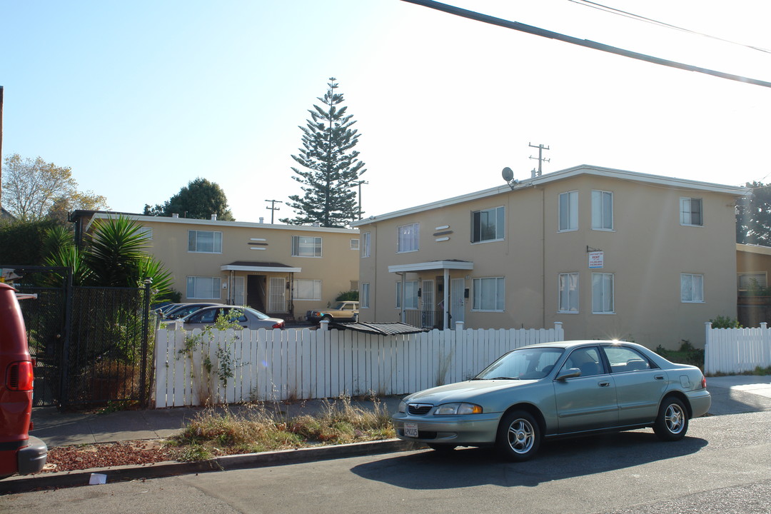 2439-2447 8th St in Berkeley, CA - Foto de edificio