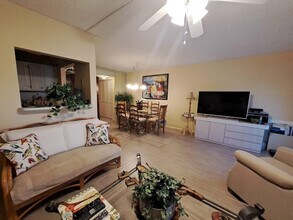 336 Oakridge S in Deerfield Beach, FL - Building Photo - Building Photo