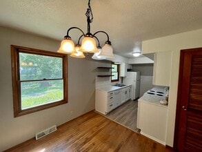 340 Hillcrest Ave in Bourbon, MO - Building Photo - Building Photo