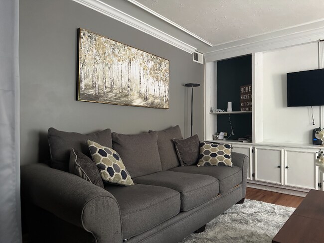 2129 Montreat Way in Vestavia Hills, AL - Foto de edificio - Building Photo