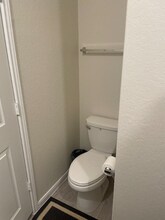 1050 Crenshaw Wy in San Antonio, TX - Foto de edificio - Building Photo