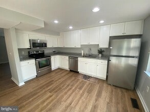 32 Bickel Ct in Sterling, VA - Building Photo - Building Photo