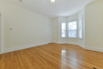 458 E 7th St, Unit 1 in Boston, MA - Building Photo - Building Photo