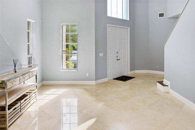 4011 194th Trl in Golden Beach, FL - Foto de edificio - Building Photo