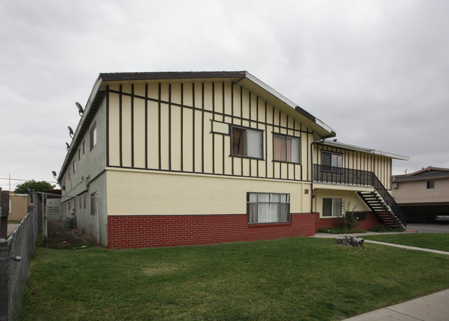 1742 Cordova St in Pomona, CA - Foto de edificio - Building Photo