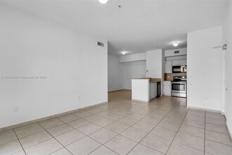 7280 NW 114th Ave in Doral, FL - Building Photo - Building Photo