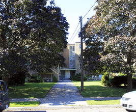 53 Neptune Dr in Toronto, ON - Building Photo - Building Photo