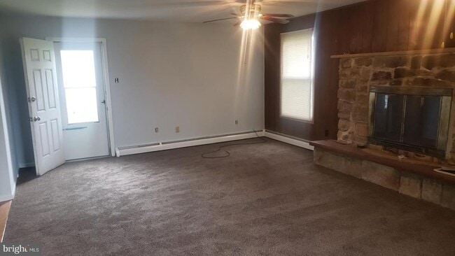 212 Allendale Dr in Morrisville, PA - Building Photo - Building Photo