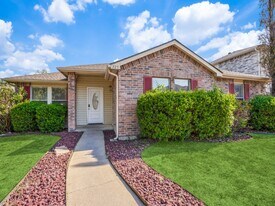 725 Lovern St in Cedar Hill, TX - Building Photo