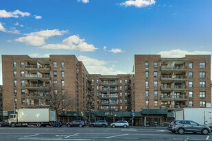 13870 Elder Ave in Flushing, NY - Building Photo