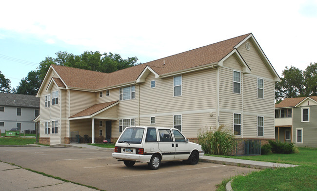 523 SW Fillmore St in Topeka, KS - Foto de edificio - Building Photo