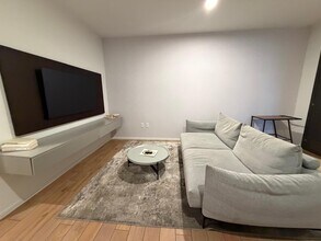 398 NE 5th St, Unit 2015 in Miami, FL - Foto de edificio - Building Photo