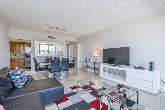 3505 S Ocean Dr in Hollywood, FL - Building Photo - Building Photo