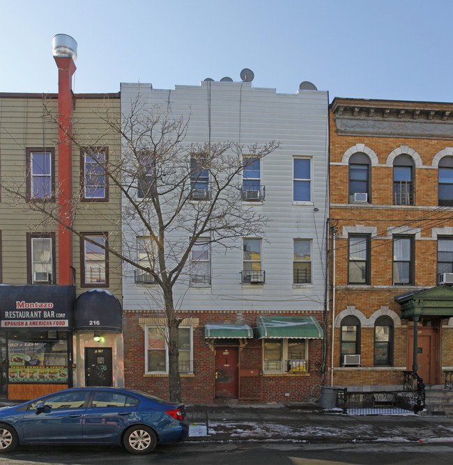 214 Wyckoff Ave in Brooklyn, NY - Building Photo - Building Photo