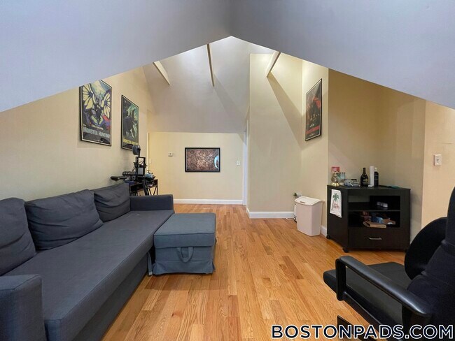 5 Irving St, Unit 3 in Somerville, MA - Building Photo - Building Photo