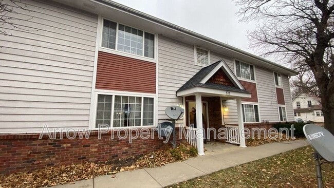 property at 525 Oak Rd