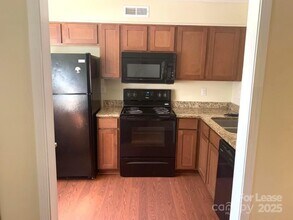 1207 Green Oaks Ln in Charlotte, NC - Building Photo - Building Photo