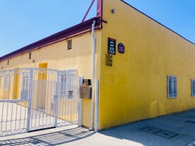 1354 W 24th St in Los Angeles, CA - Building Photo