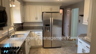 1669 Charlton Heights Rd in Coraopolis, PA - Building Photo - Building Photo