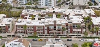 4200 Vía Dolce in Los Angeles, CA - Building Photo