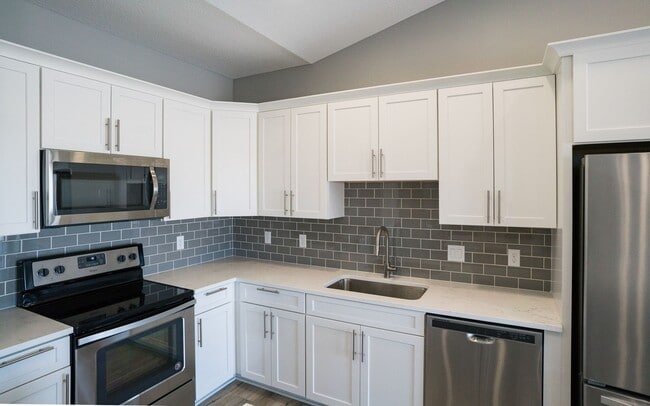 615 SE Tallgrass Ln in Waukee, IA - Building Photo - Building Photo