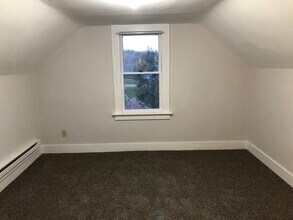 326 Winthrop St, Unit 2-3 floors in Torrington, CT - Building Photo - Building Photo