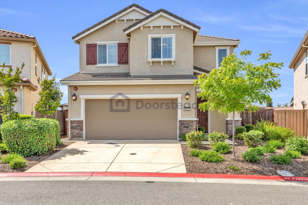 6112 Mehrten Cir in Rocklin, CA - Building Photo